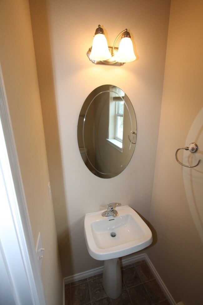 Building Photo - 2 Bedroom Condo near Downtown Anchorage!