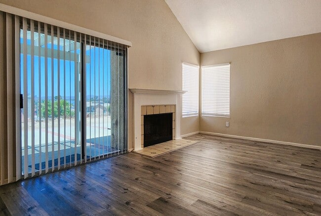 Building Photo - Corner Lot, 3BD, 2.5BA Home in Lake Elsinore