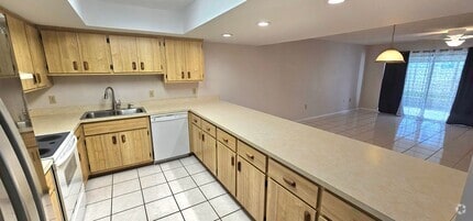Building Photo - Indian Harbor Beach- 2 Story Townhome