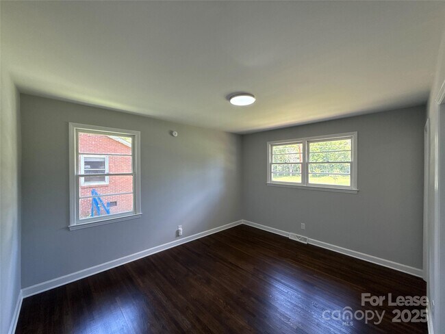 Building Photo - 5320 Dolphin Ln