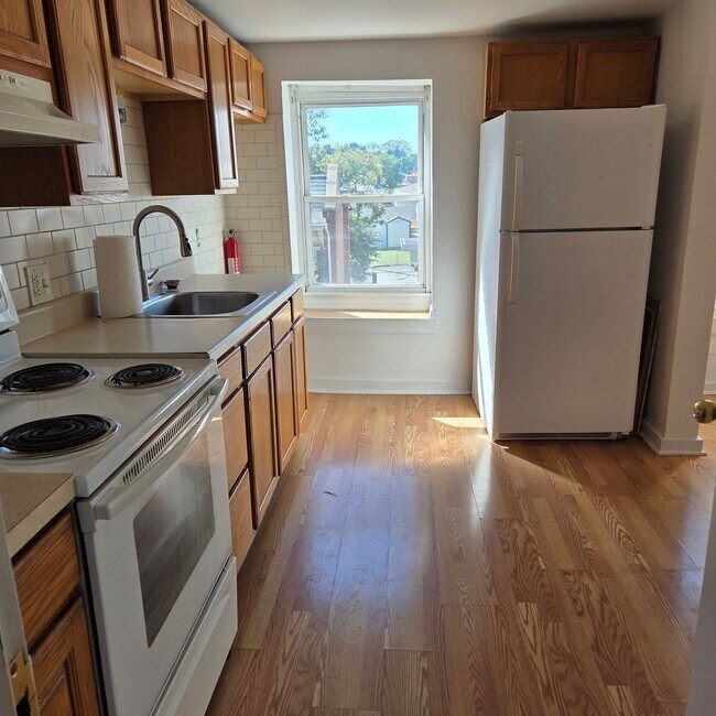 Building Photo - Welcome to the heart of downtown Historic Smyrna!