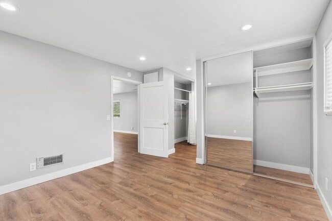 Building Photo - 9175 Campina Dr