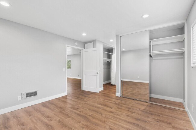 Building Photo - Pet Friendly & Remodeled 1BR Condo Near SDSU with Pool and Large Balcony