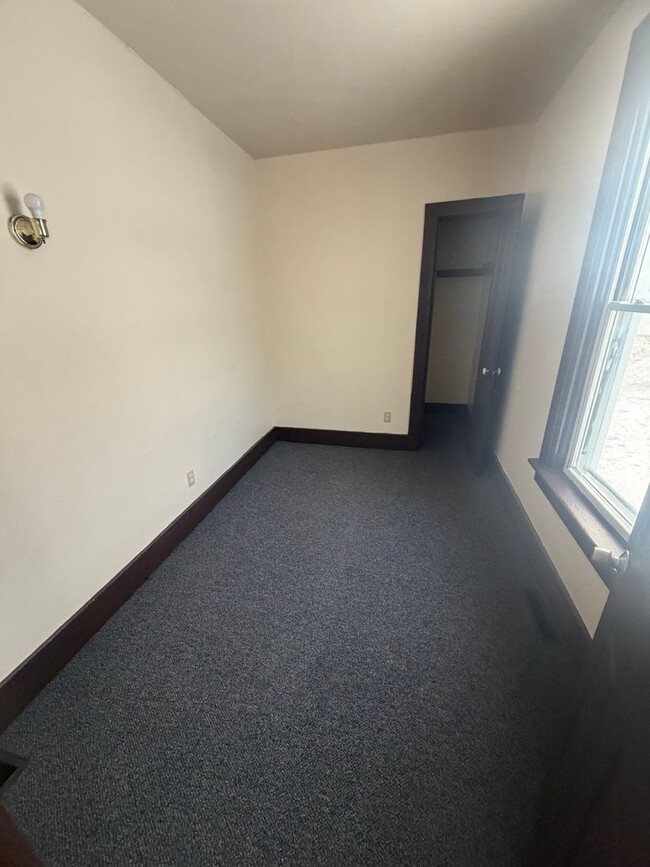 Building Photo - Ranch 3 Bedroom House