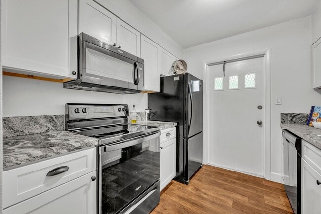 Building Photo - Lakefront Community