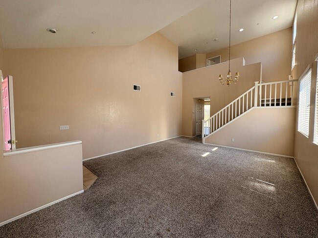 Building Photo - 4 Bed, 2.5 Bath in Riverside!