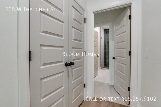 Building Photo - 135 W Thatcher St