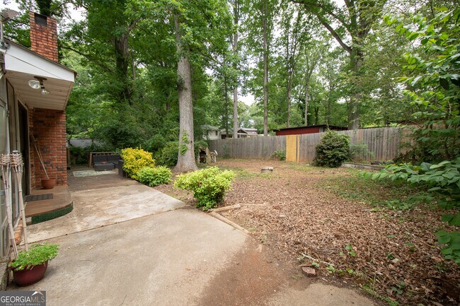 Building Photo - 1005 College Station Rd