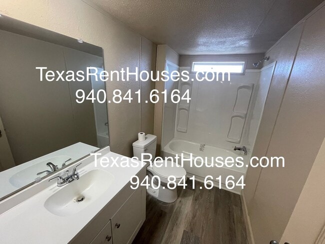 Building Photo - Great Home Available Now!! Furnished or Unfurnished