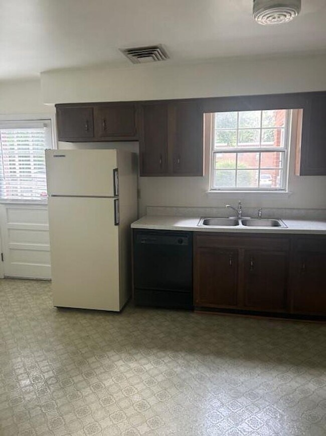 Building Photo - Price Reduced!