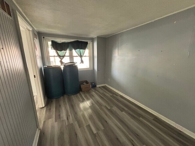 Building Photo - 4 bedroom townhouse Dundalk