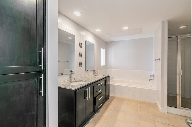 Building Photo - 2608 Museum Way