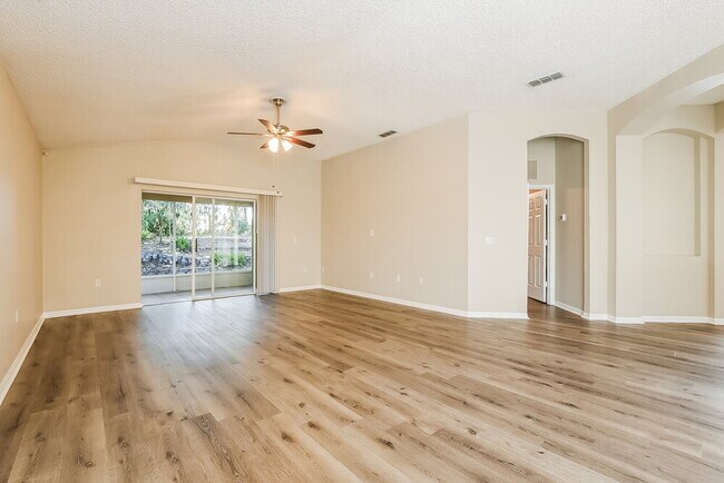 Building Photo - 25223 Ironwedge Dr