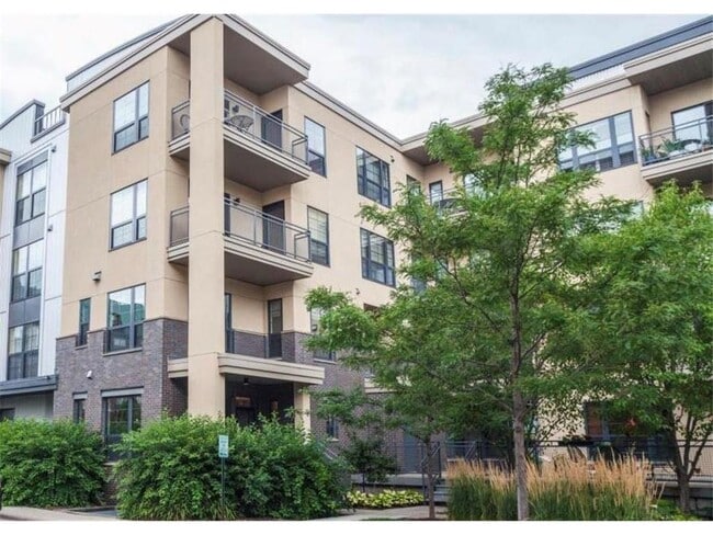 Building Photo - 2566 Ellis Ave