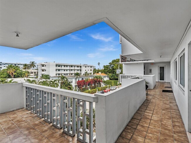 Building Photo - 1030 9th St