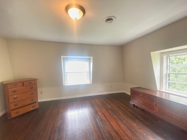 Building Photo - 9 Bed 5 Bath Historic Home - Commercial Use