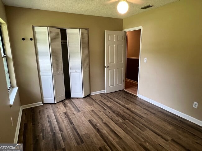 Building Photo - 106 Windtree Ln