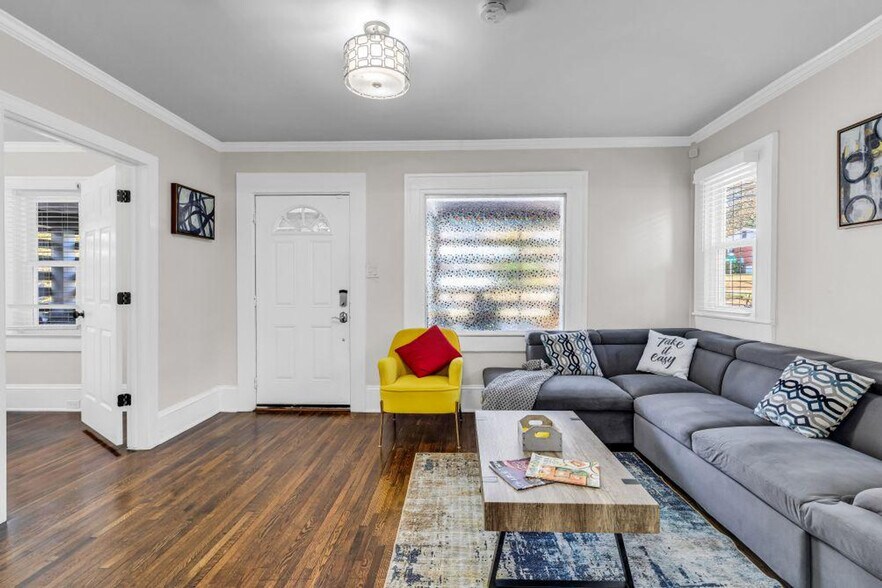 Building Photo - 820 Parkwood Ave