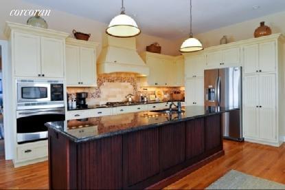 Building Photo - 3 Shorewood Ct