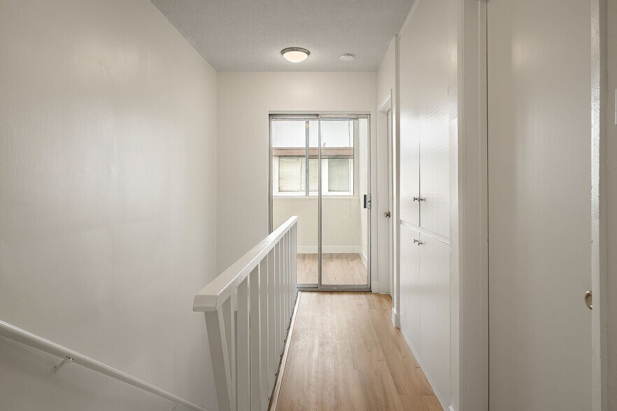 Building Photo - 1315 Ocean Park Blvd