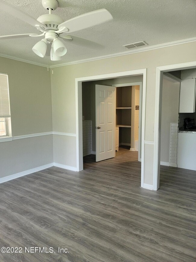 Building Photo - 6442 Ballejo Ct N