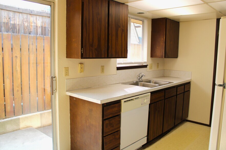 Building Photo - 1269 3rd St NE