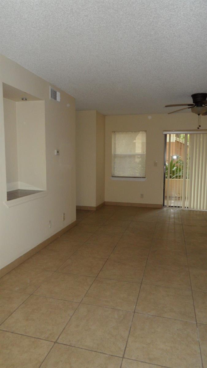 Building Photo - 9999 Summerbreeze Dr