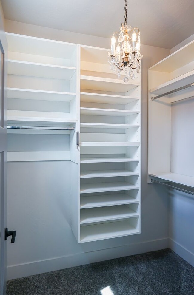 Building Photo - 2148