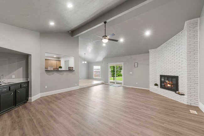 Building Photo - Beautiful 3 bed 2.5 bath home available fo...