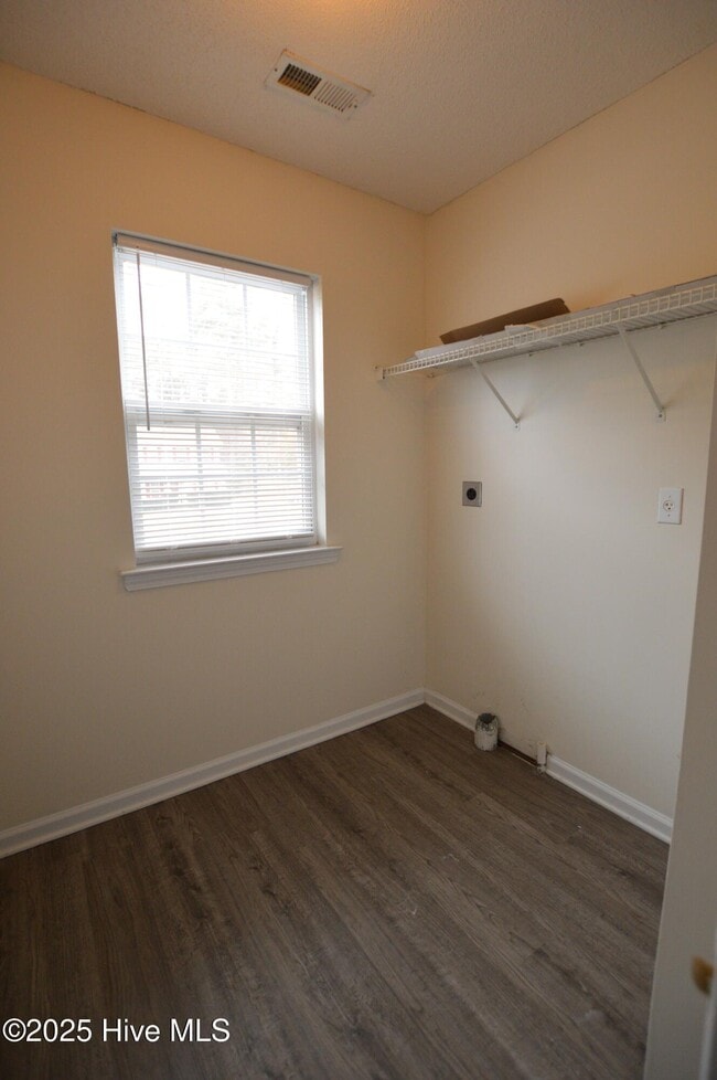 Building Photo - 805 Huff Dr