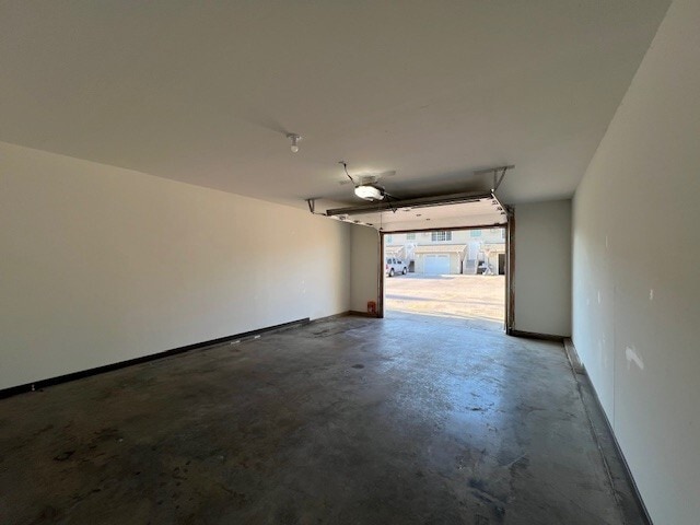 Building Photo - 4131 Parkview Dr