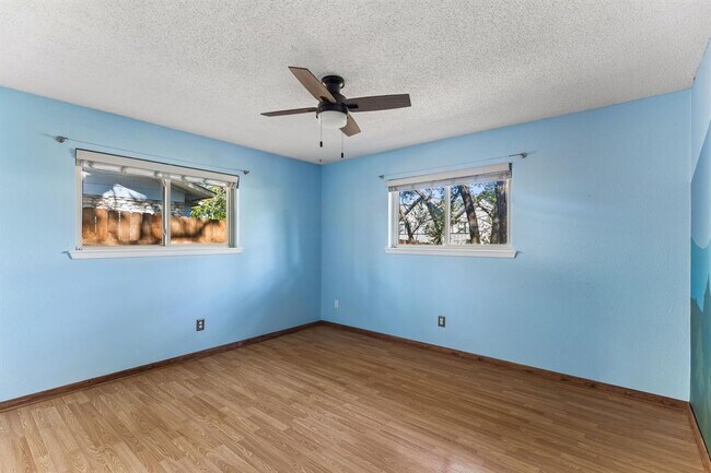Building Photo - 1105 N Riviera Cir