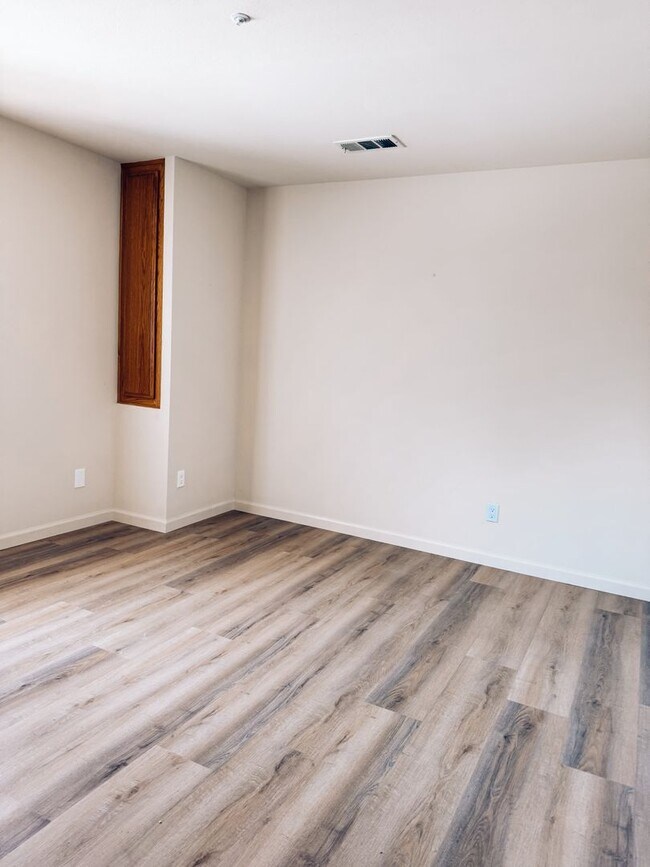 Building Photo - 6152 Orange Ave