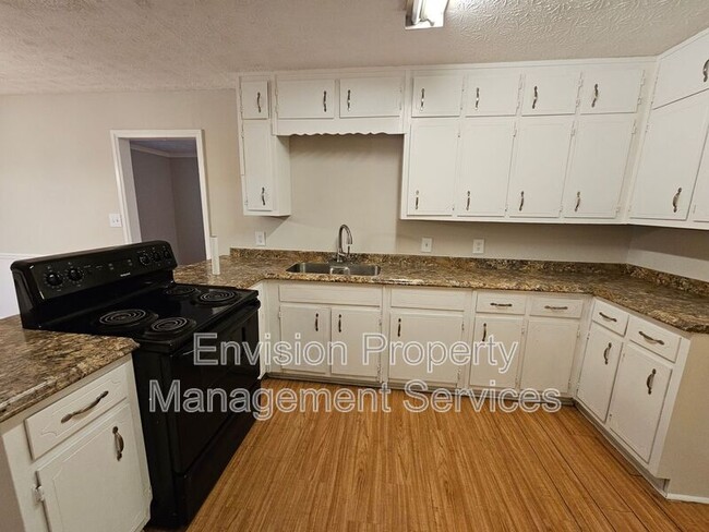 Building Photo - 200 Leigh Dr