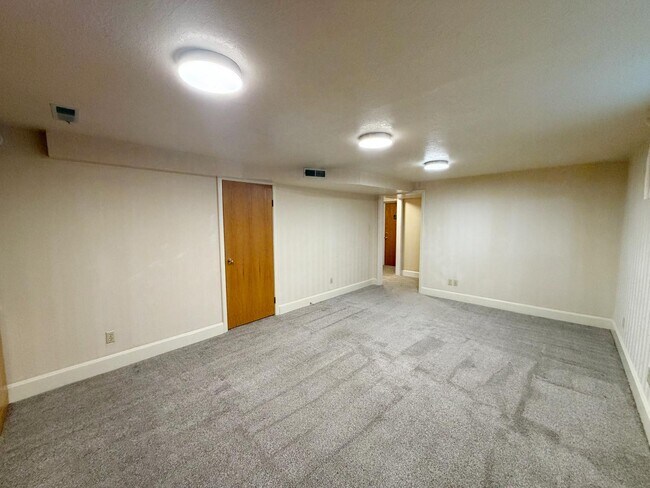 Building Photo - 3590 E 3100 S