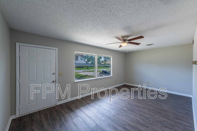 Building Photo - 890 Hibiscus St