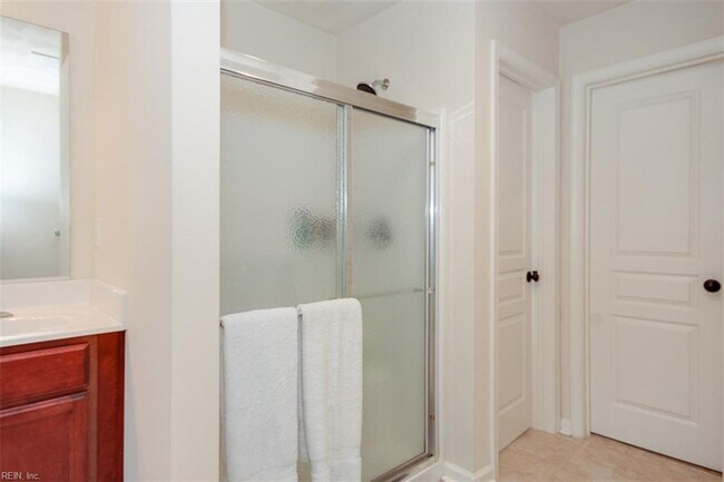 Building Photo - Glenwood Single family 4 bedroom 3.5 Baths