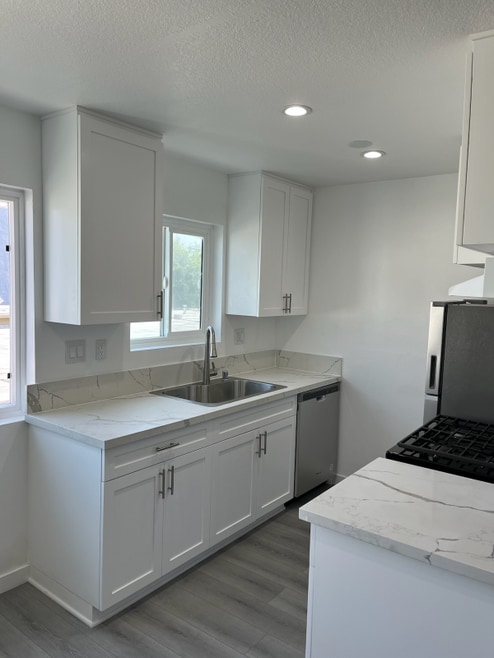 Building Photo - 5529 Fulcher Ave