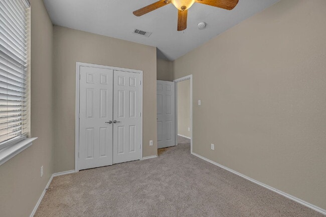 Building Photo - "Luxurious 4-Bedroom, 2.5 Bath Retreat wit...
