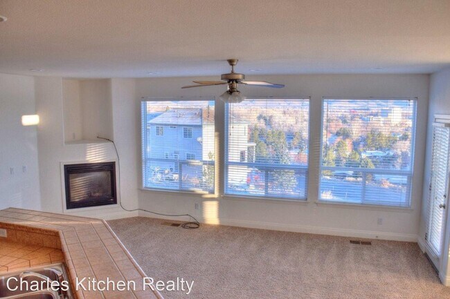 Building Photo - 4 br, 4.5 bath House - 1361 Thompson Street