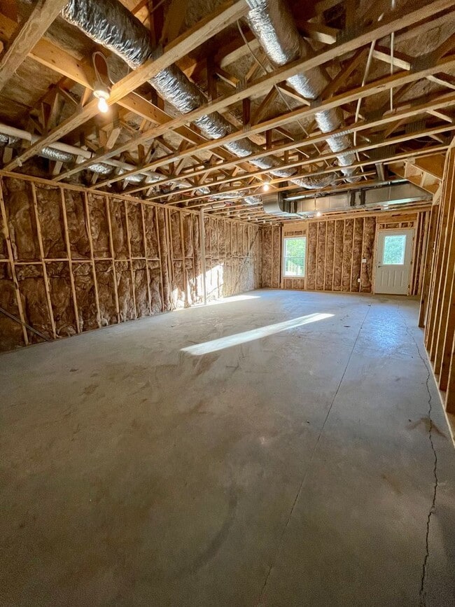 Building Photo - Townhouse for Rent in Crescent Ridge Subdivision