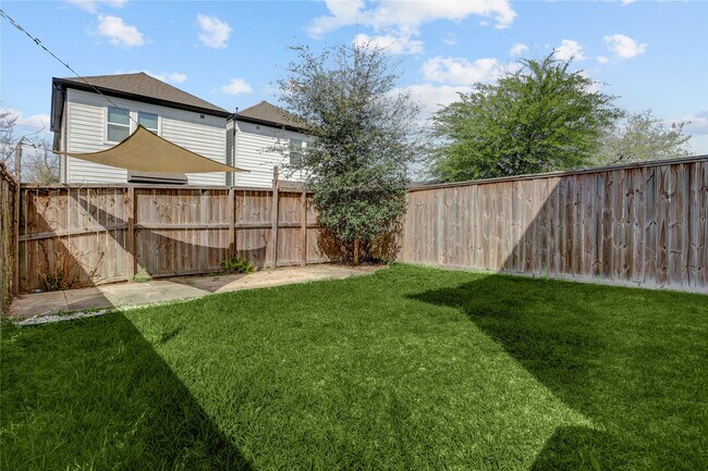 Building Photo - 2413 Chapman St