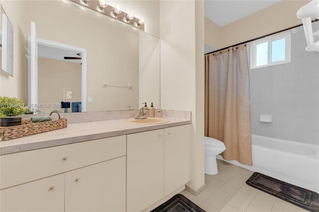 Building Photo - 8844 S Isles Cir