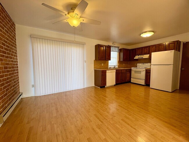Building Photo - 211 Grandview Cir