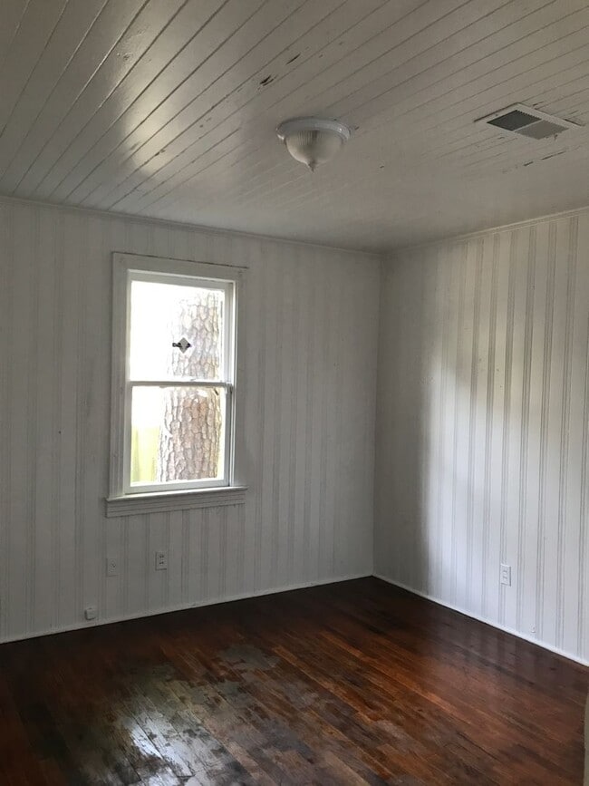 Building Photo - 3204 Monroe St