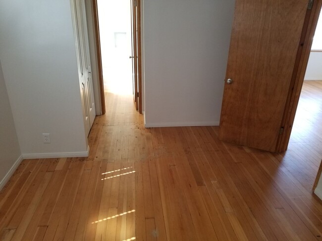 Building Photo - Beautiful Remodeled 3bd 2ba House in Wiseb...