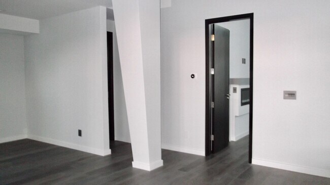 Building Photo - 205 S Irena Ave