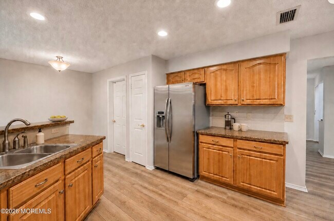 Building Photo - 17 Old Orchard Ln