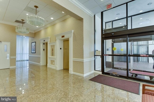 Building Photo - 3800 Fairfax Dr