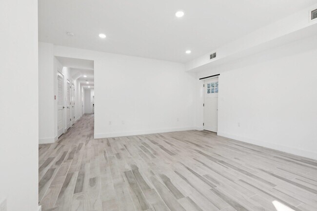 Building Photo - 131 Zabriskie St